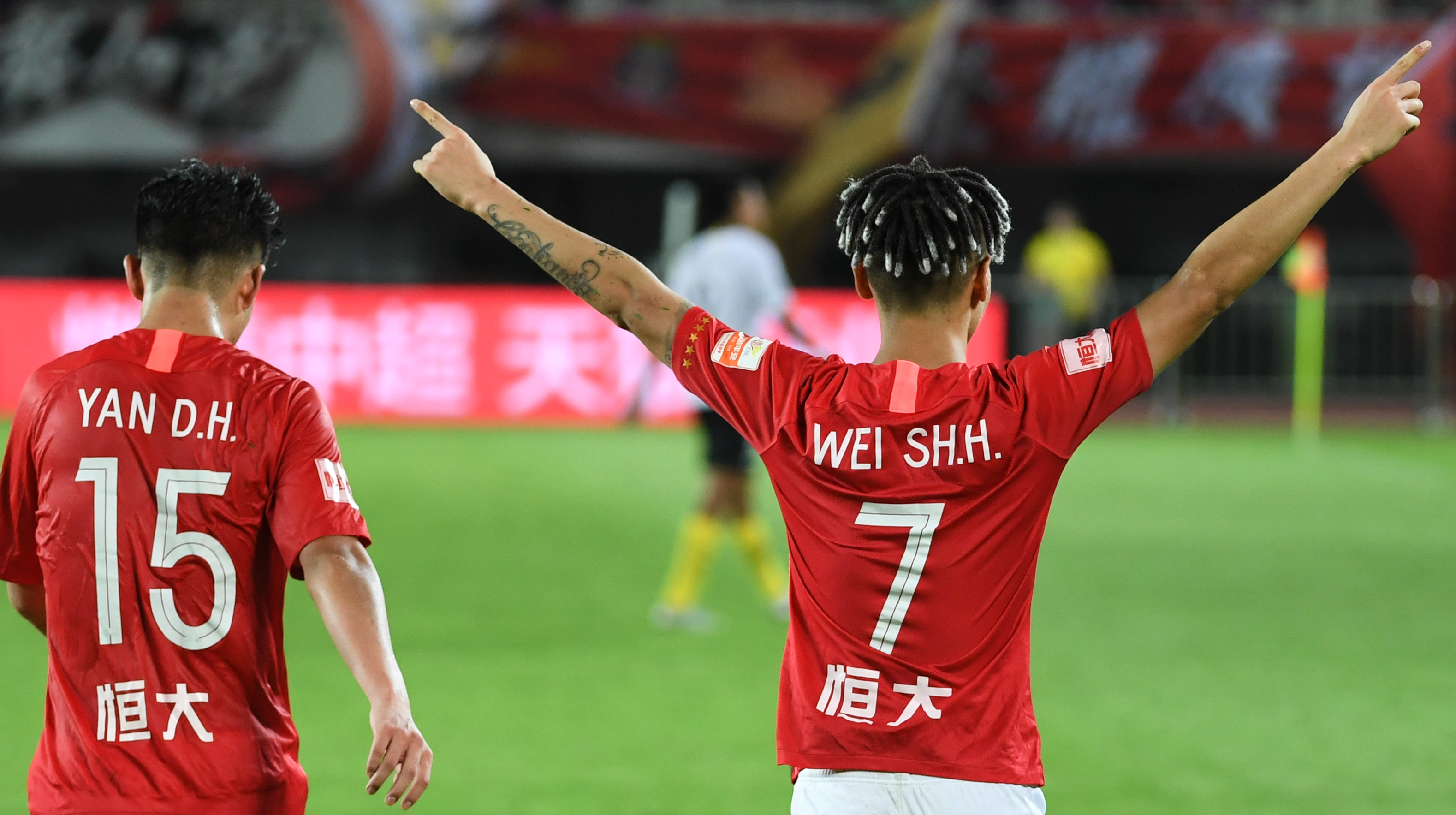 广州恒大在中超联赛中取得连胜,广州球迷激动万分!的简单介绍 广州恒大在中超联赛中取得连胜,广州球迷激动万分!的简单介绍