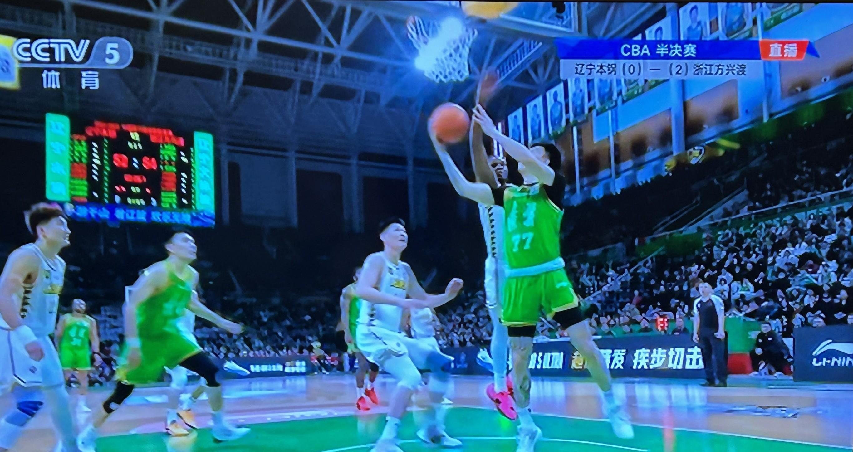 防守力量强大,辽宁队稳守胜局 防守力量强大,辽宁队稳守胜局