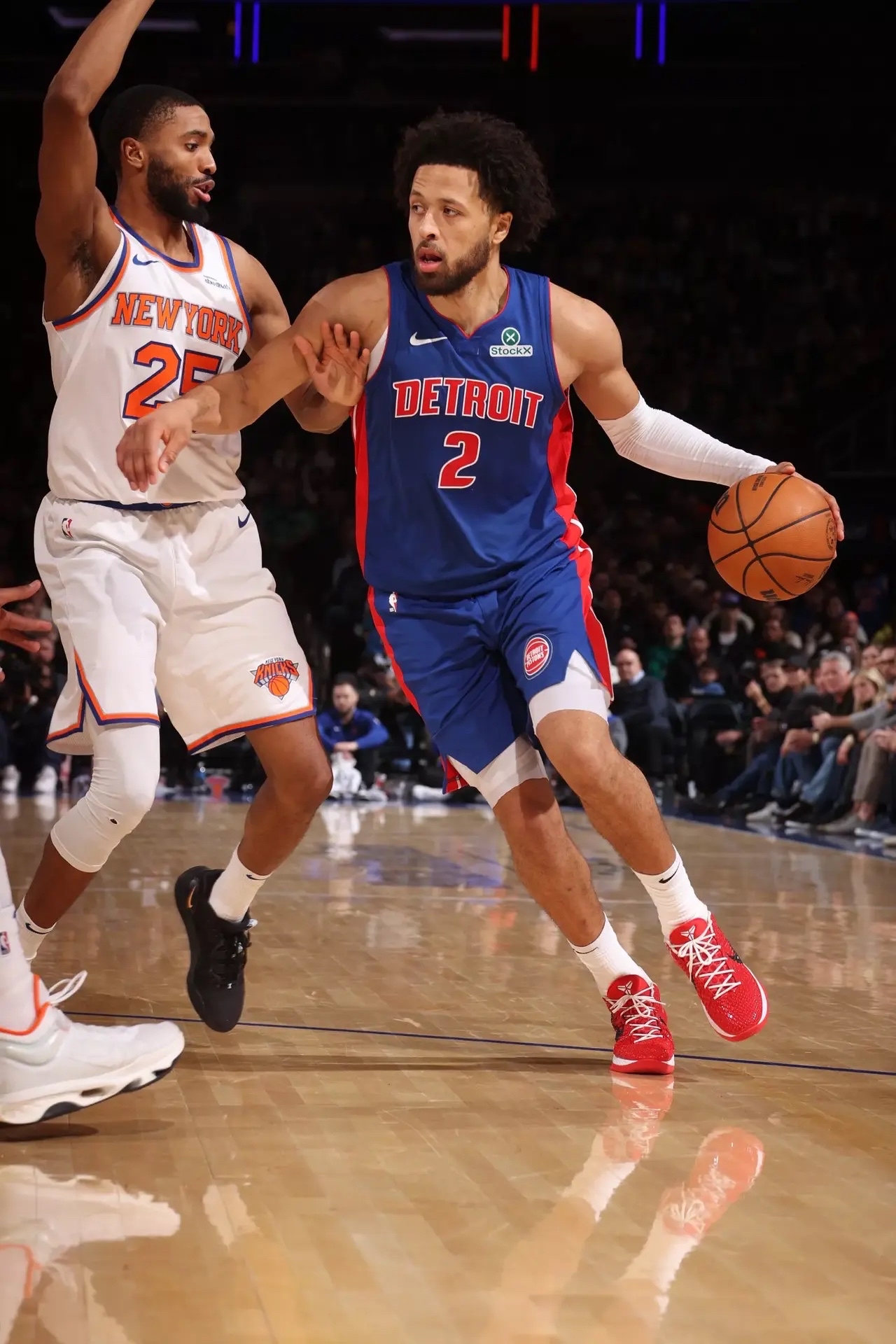 奋发努力!活塞队球员在比赛中全力以赴的简单介绍 奋发努力!活塞队球员在比赛中全力以赴的简单介绍