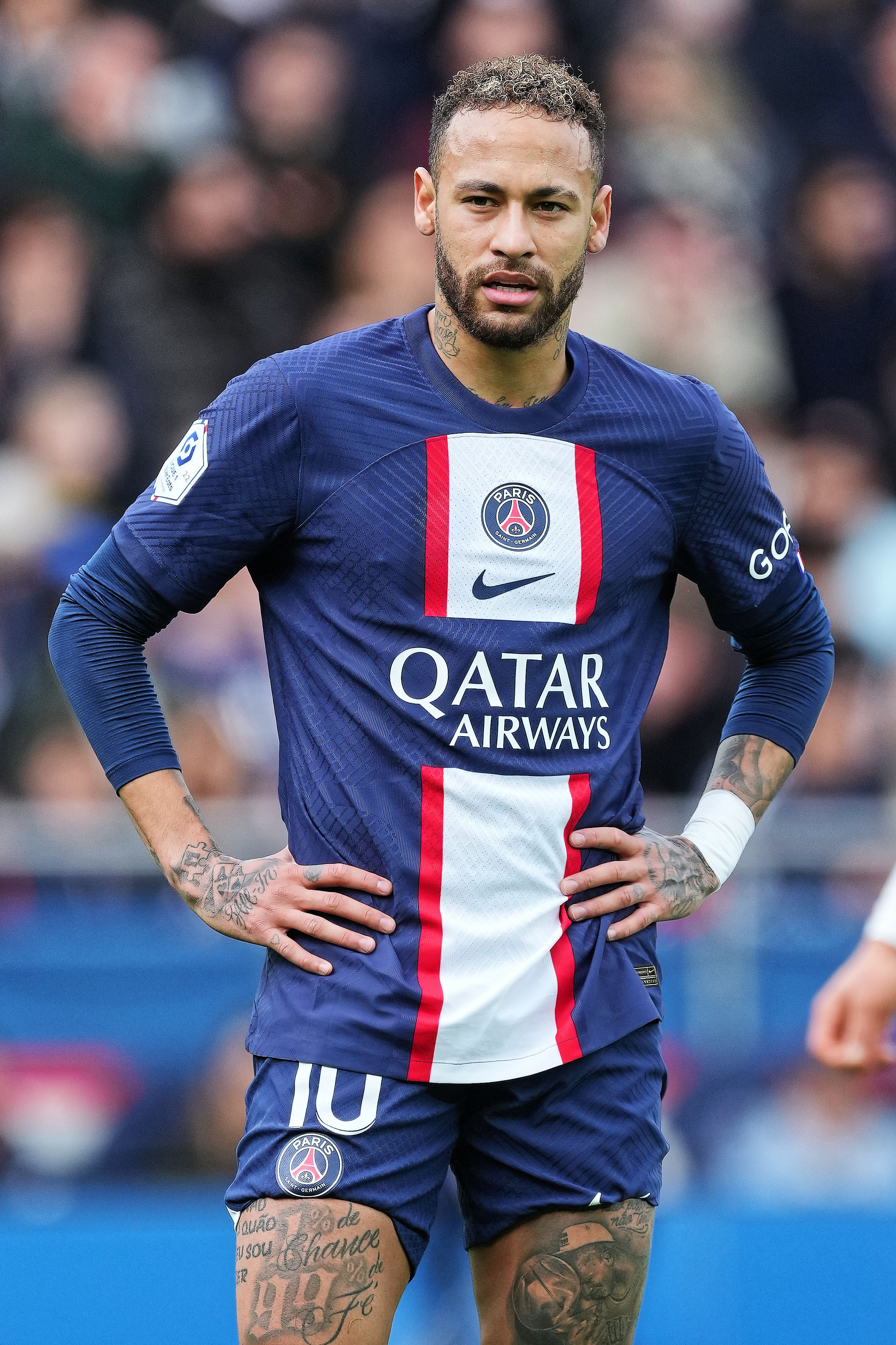 关于拉尼尼恩击败对手，法甲积分榜上升一位的信息