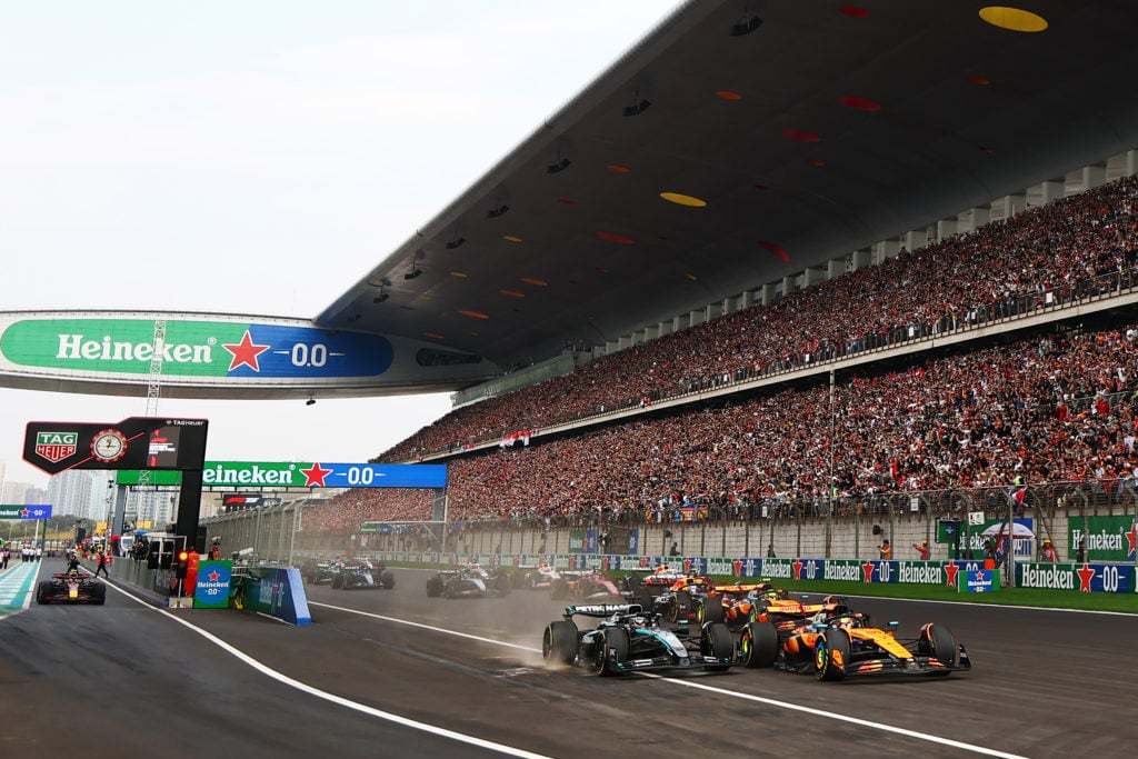 迈凯伦翻盘雷诺车队，塞恩斯扛起全队的简单介绍