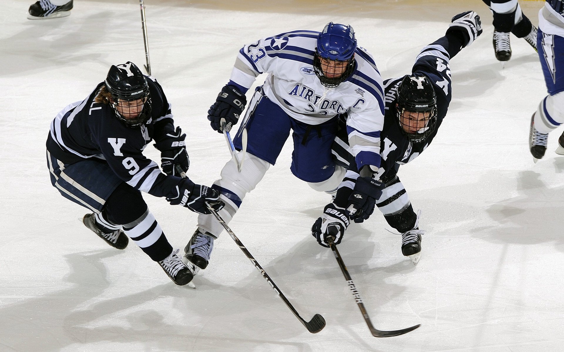 绿茵场上的完胜与羽毛球场的高光，当德国队遇见郑思维